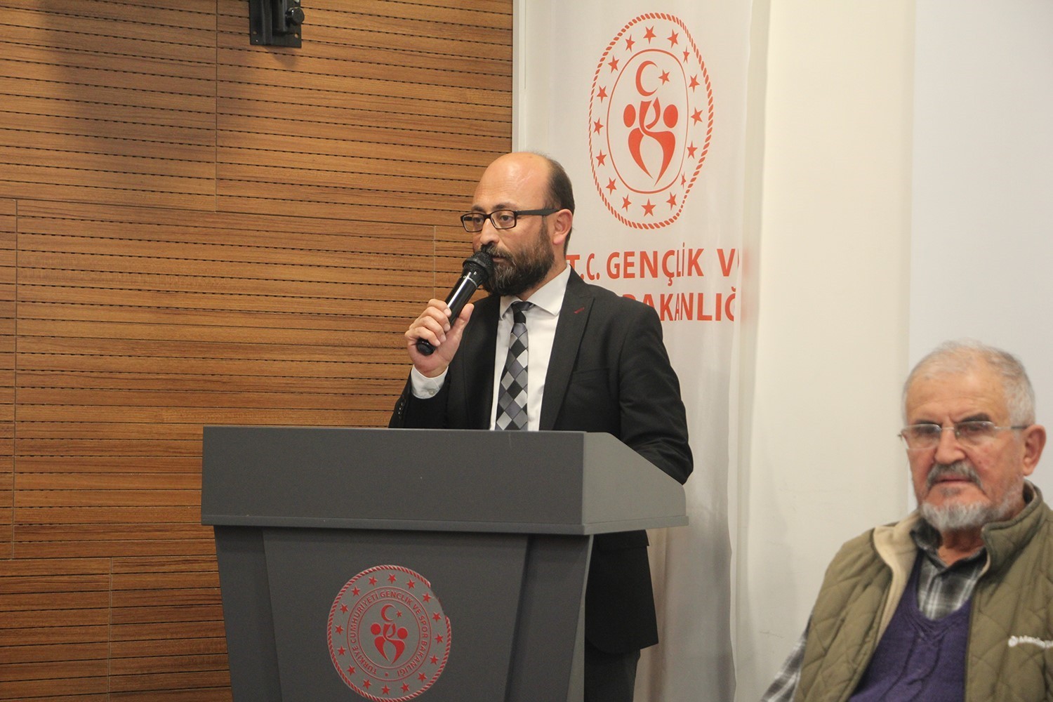 KULA İLÇE SPOR MÜDÜRLÜĞÜ TARAFINDAN DÜZENLENEN “HELAL KAZANÇ VE DÜRÜST KAZANÇ” SÖYLEŞİSİNDE...