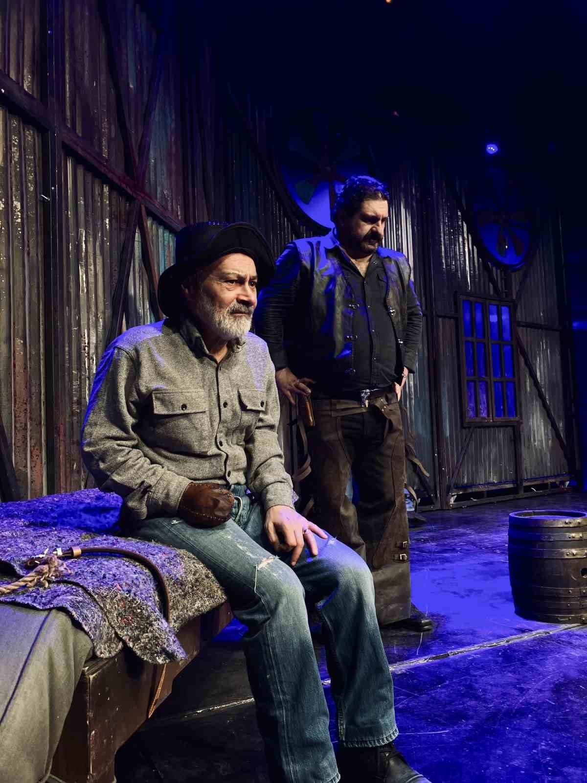 KÜLTÜR-SANAT TAKVİMİ KAPSAMINDA, KASIM AYINDA ÇEŞİTLİ TİYATRO OYUNLARI SEYİRCİYLE...