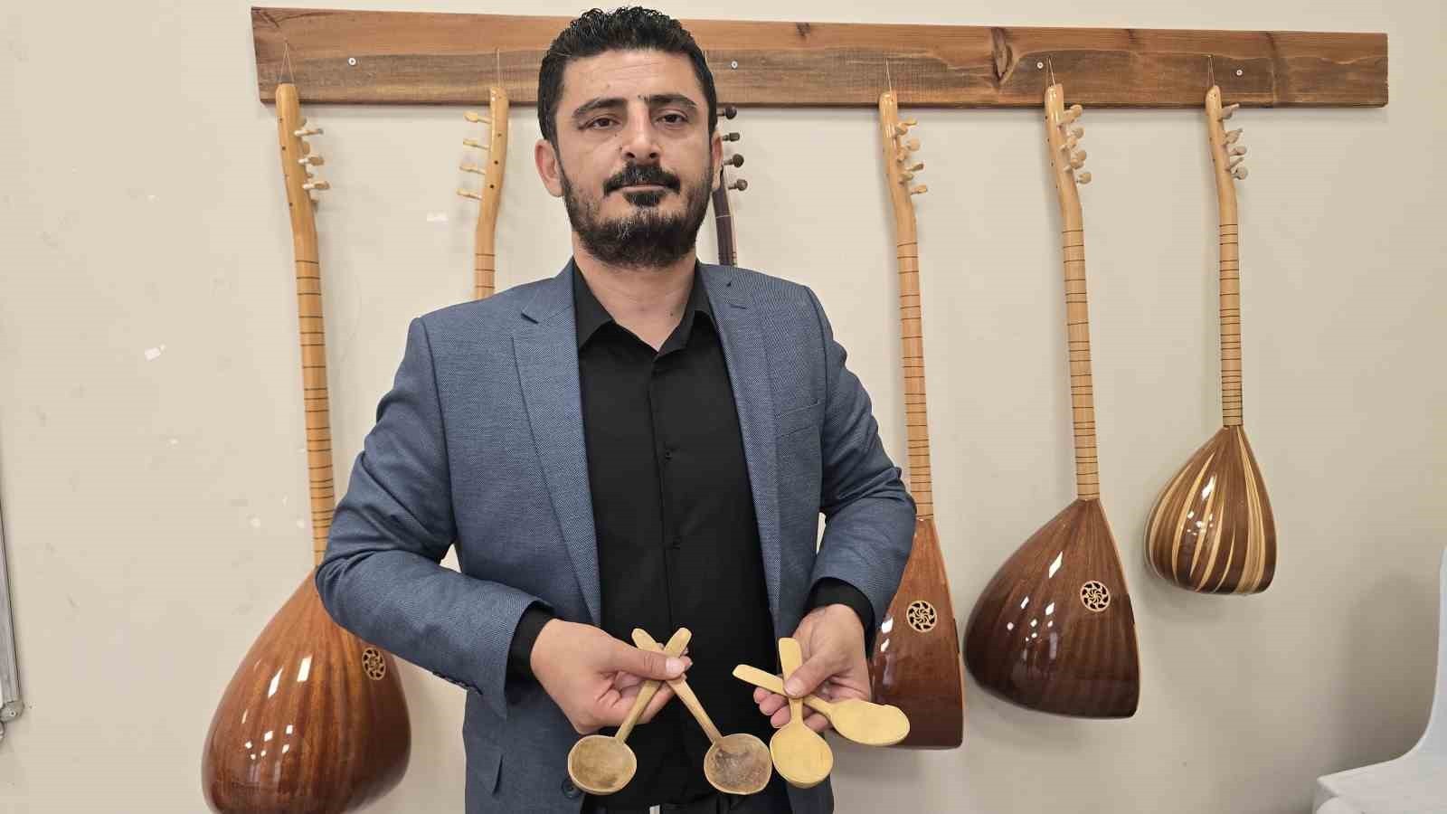 KÜLTÜR VE TURİZM BAKANLIĞI SANATÇISI, KIRŞEHİR TÜRK HALK MÜZİĞİ BAĞLAMA VE SES SANATÇISI CENGİZ...