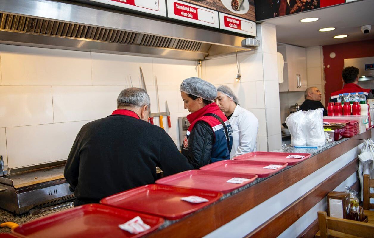 KUŞADASI BELEDİYESİ HALK SAĞLIĞIYLA OYNAYANLARI AFFETMİYOR