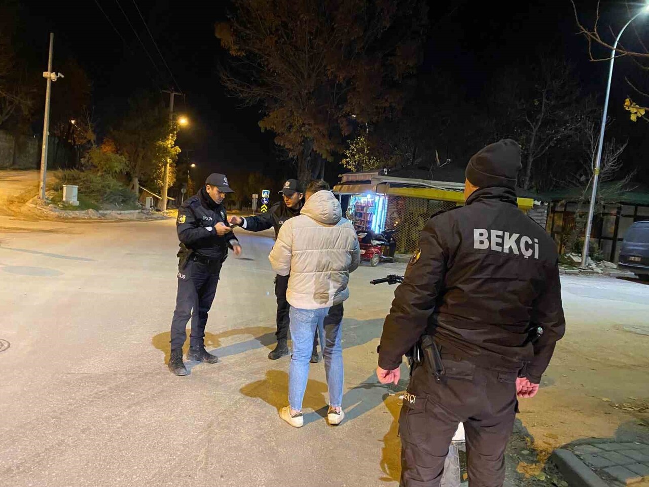 KÜTAHYA'DA ASAYİŞ UYGULAMALARINDA 50 ARANAN ŞAHIS YAKALANDI