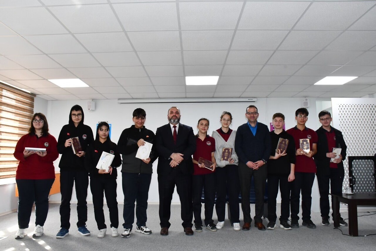 KÜTAHYA ABDÜLHAMİD HAN ANADOLU LİSESİ’NDE "HZ. PEYGAMBER VE ŞAHSİYET İNŞASI" KONULU...