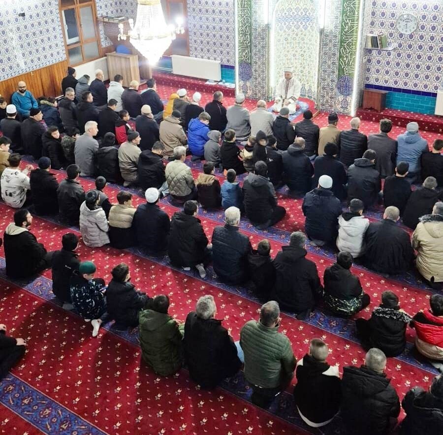 KÜTAHYA AHTERİ İMAM HATİP ORTAOKULU ÖĞRENCİLERİ SABAH NAMAZINDA BULUŞTU