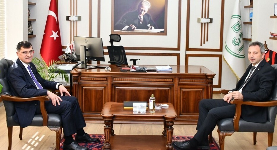 KÜTAHYA BELEDİYE BAŞKANI EYÜP KAHVECİ, ŞEHRİN İÇME SUYU YÖNETİMİNİN DAHA VERİMLİ VE SÜRDÜRÜLEBİLİR...