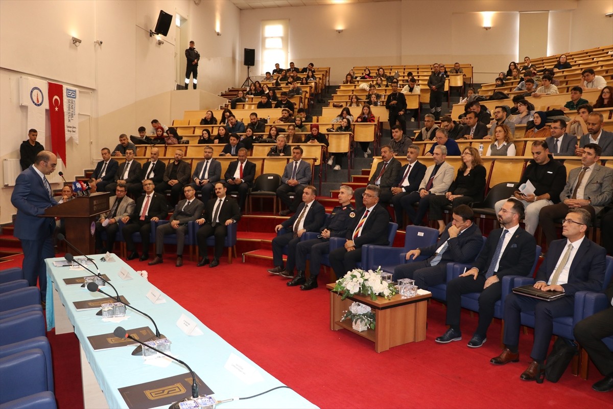 Kütahya Cumhuriyet Başsavcılığı ile Kütahya Dumlupınar Üniversitesi (DPÜ) işbirliğiyle "Topluma...