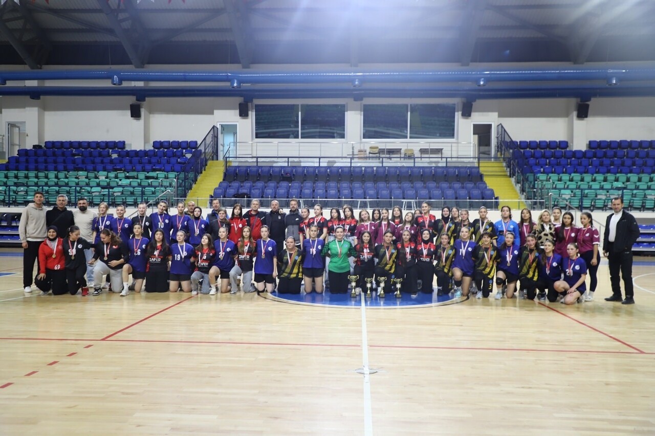 KÜTAHYA’DA 'OKULLAR ARASI GENÇ KIZLAR HENTBOL' MÜSABAKALARI SONA ERDİ