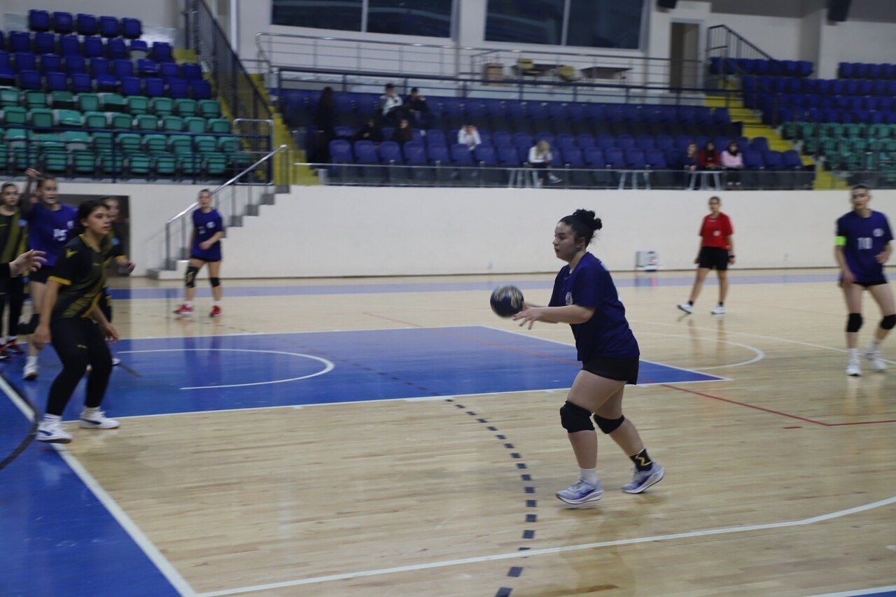 KÜTAHYA’DA 'OKULLAR ARASI GENÇ KIZLAR HENTBOL' MÜSABAKALARI SONA ERDİ