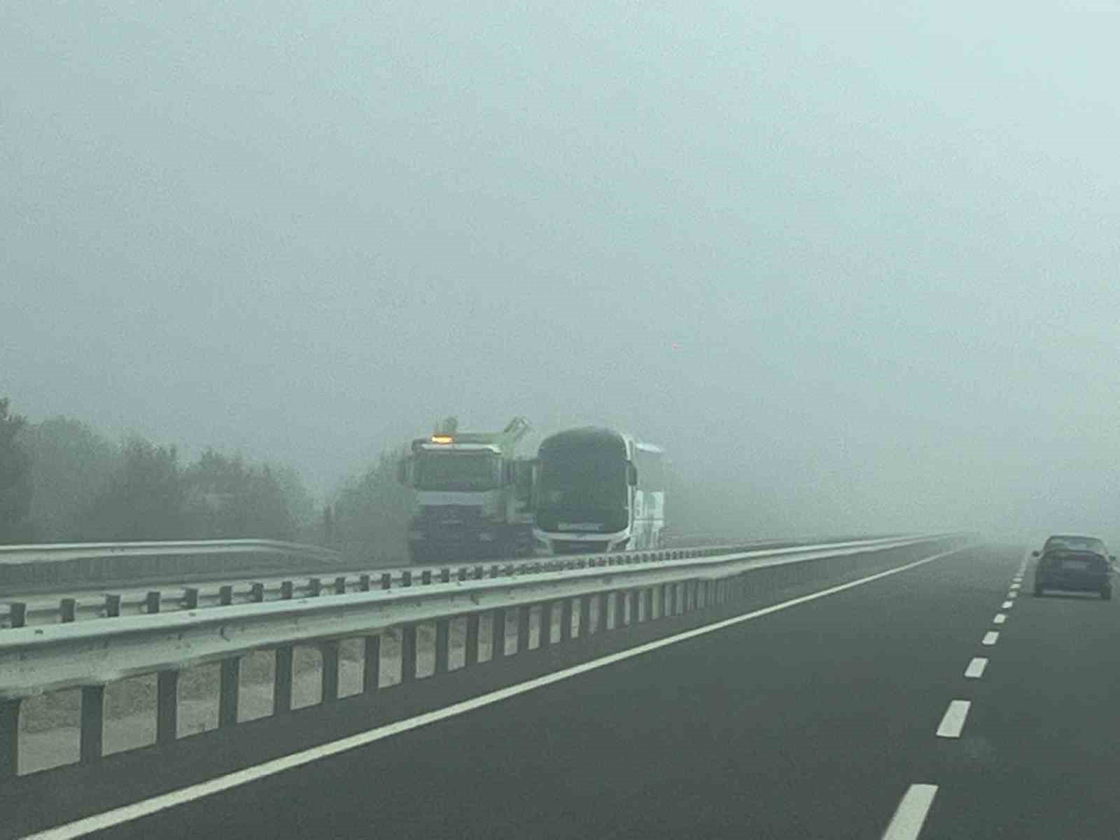 KÜTAHYA’DA YOĞUN SİS ULAŞIMI OLUMSUZ ETKİLEDİ