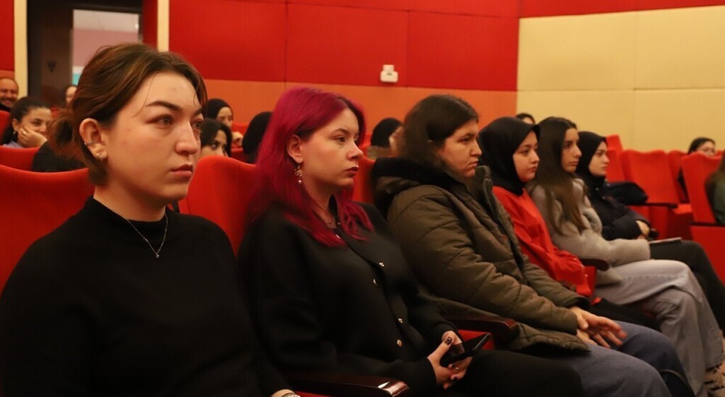 KÜTAHYA DPÜ'DE PERSONEL VE ÖĞRENCİLERE FOTOĞRAFÇILIK EĞİTİMİ