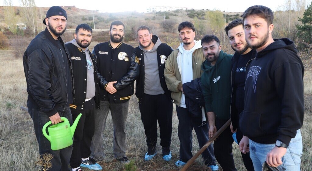 KÜTAHYA DUMLUPINAR ÜNİVERSİTESİ’NDE FİDAN DİKİM ETKİNLİĞİ