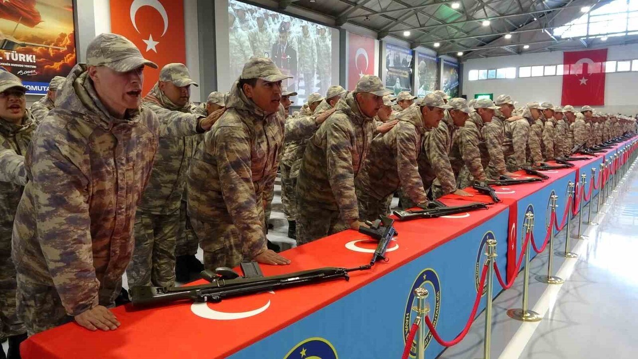 KÜTAHYA HAVA ER EĞİTİM TUGAY KOMUTANLIĞI’NDA 2025 YILI 4-A TERTİP ERLER YEMİN EDEREK USTA ASKER...