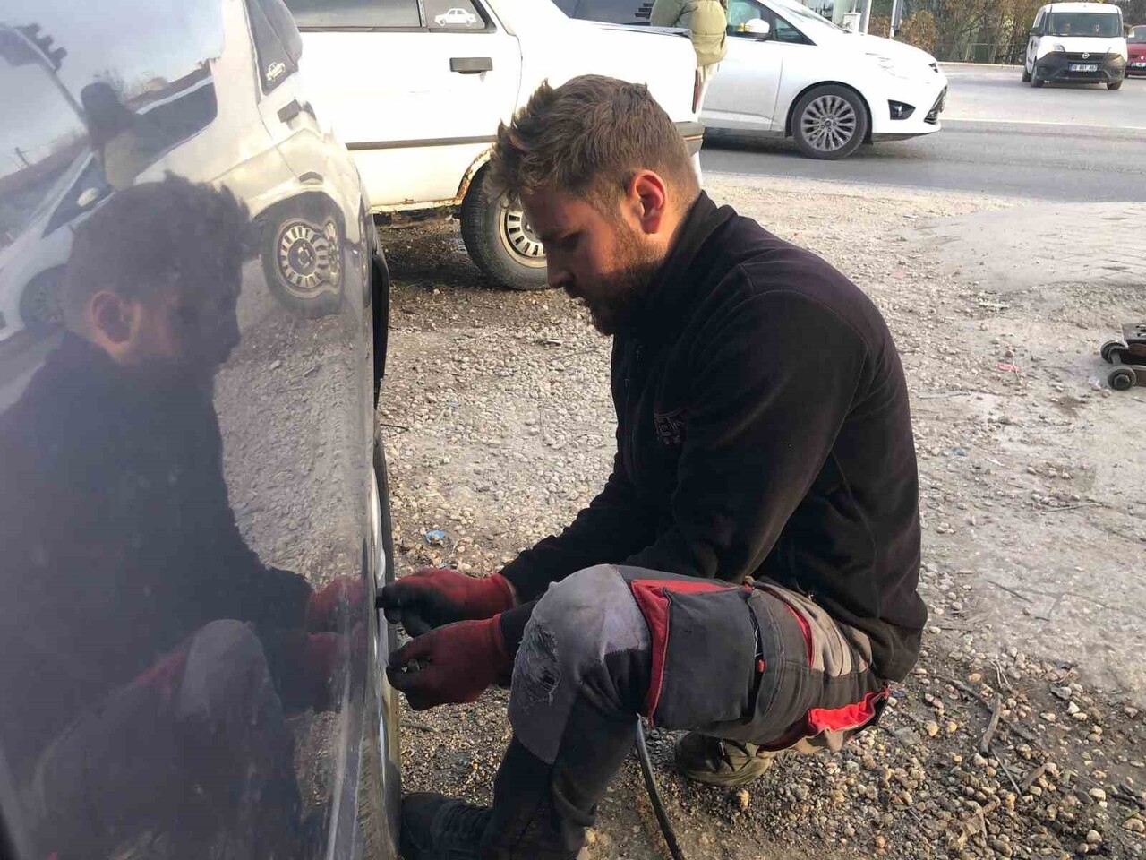 LASTİK USTASI ALİ CURU, KIŞ LASTİĞİNİN SADECE KAR YAĞDIĞINDA DEĞİL, HAVA SICAKLIĞI 7 DERECENİN...