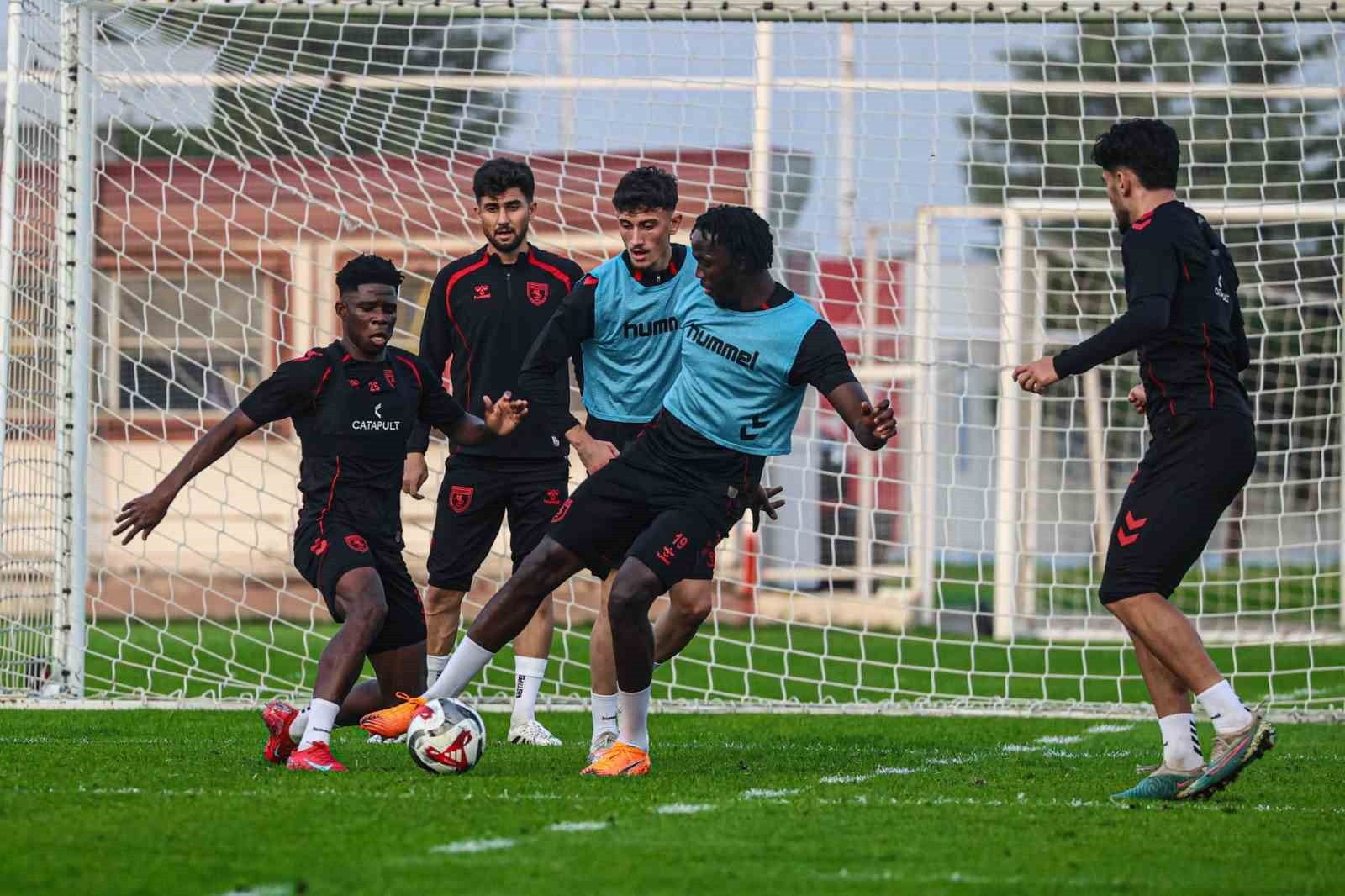 LİGDE VE AVRUPA’DA OYNADIĞI SON 10 MAÇI KAYBETMEYEN SAMSUNSPOR, YARIN EYÜPSPOR’U YENİP MİLLİ ARAYA...