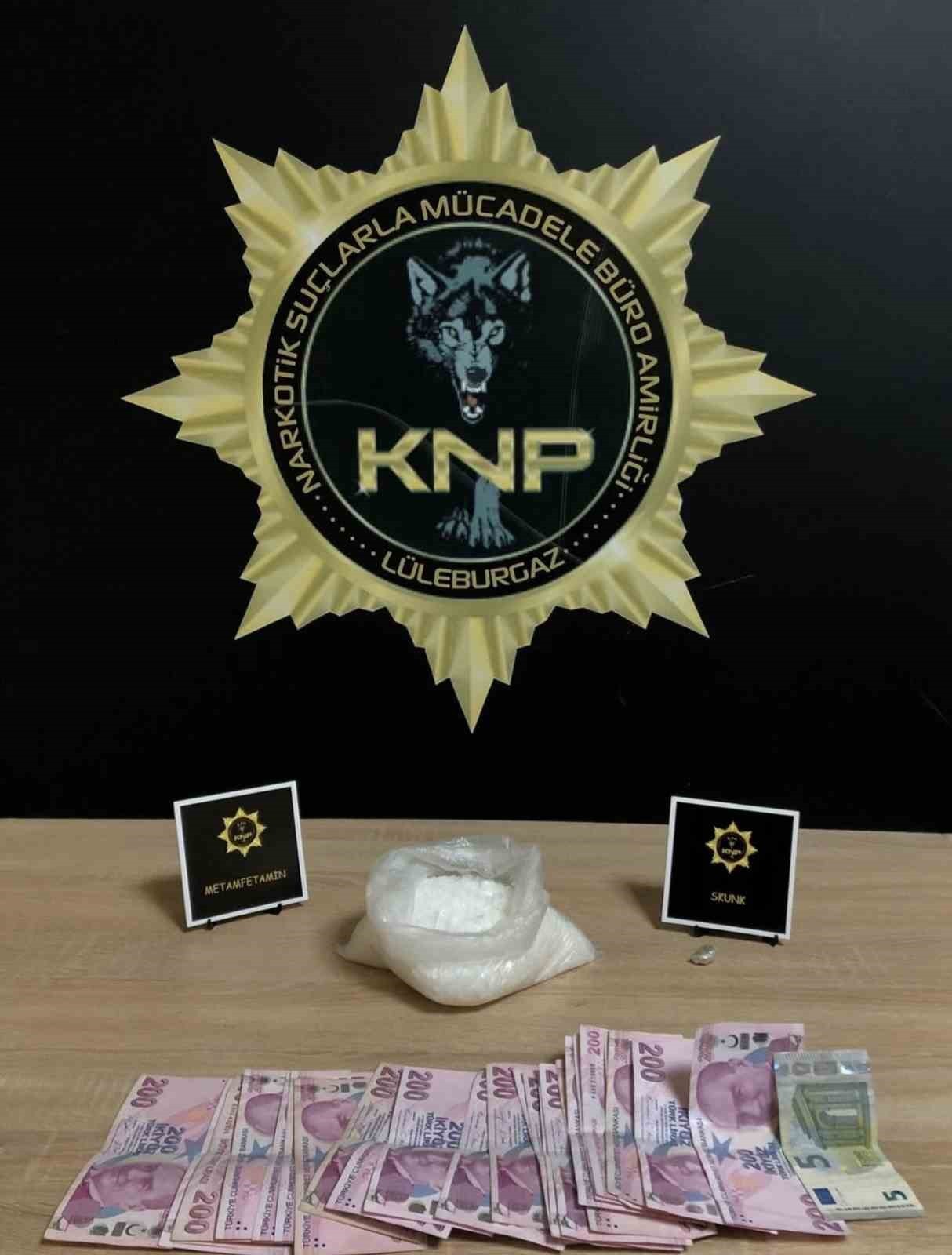 LÜLEBURGAZ’DA MOTOSİKLETLİ ŞAHISLARDAN UYUŞTURUCU ÇIKTI