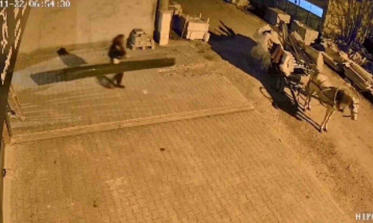 MADDİ DEĞERİ 35 BİN TL OLAN MALZEMELERİN SAAT 05.00 SIRALARINDA 3 ŞÜPHELİ TARAFINDAN AT ARABASINA...