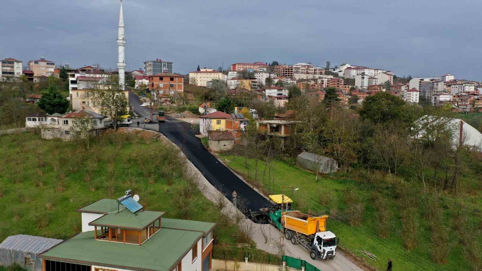 MAHALLE VE GRUP YOLLARINDA BAŞLATTIĞI ASFALT SEFERBERLİĞİNİ SÜRDÜREN BÜYÜKŞEHİR BELEDİYESİ...