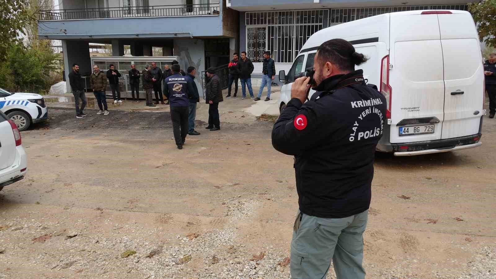 MALATYA'DA 13 YAŞINDAKİ BİR ÇOCUK, EVİNDE ÖLÜ BULUNDU.