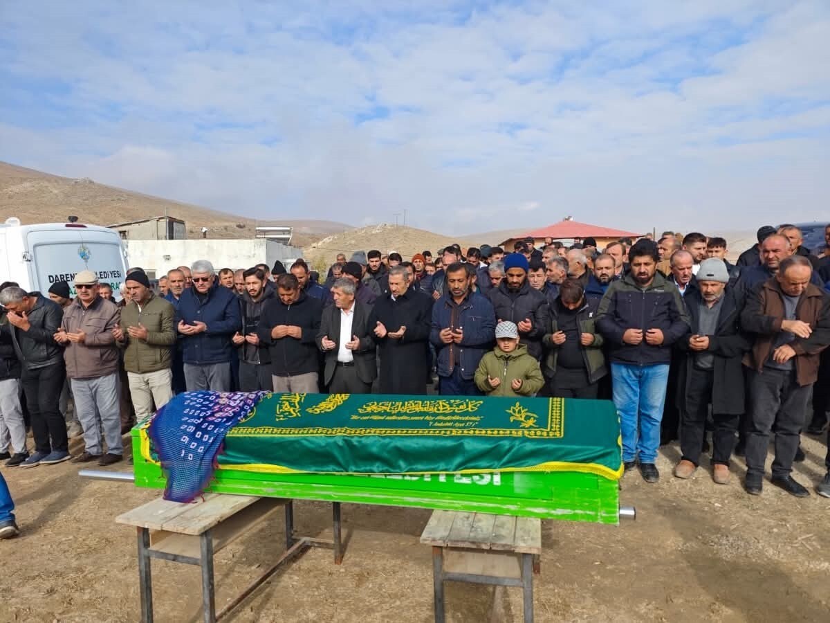 MALATYA'DA KAYIP OLARAK ARANIRKEN ÖLÜ BULUNAN KADIN DEFNEDİLDİ