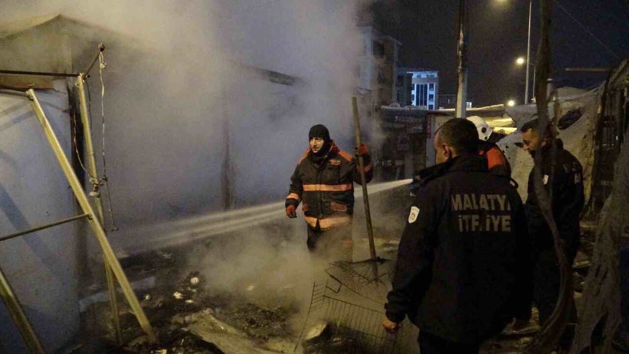 MALATYA'DA KONTEYNER ÇARŞIDA YANGIN: 1 YARALI