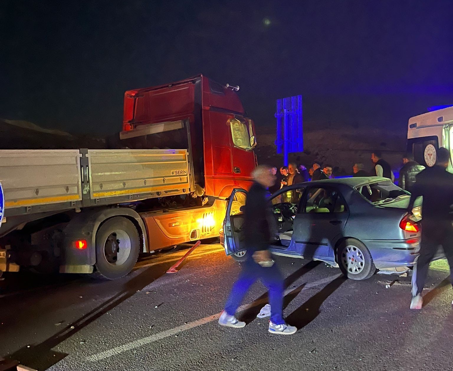 MALATYA'DA TIR İLE OTOMOBİL ÇARPIŞTI: 2 YARALI