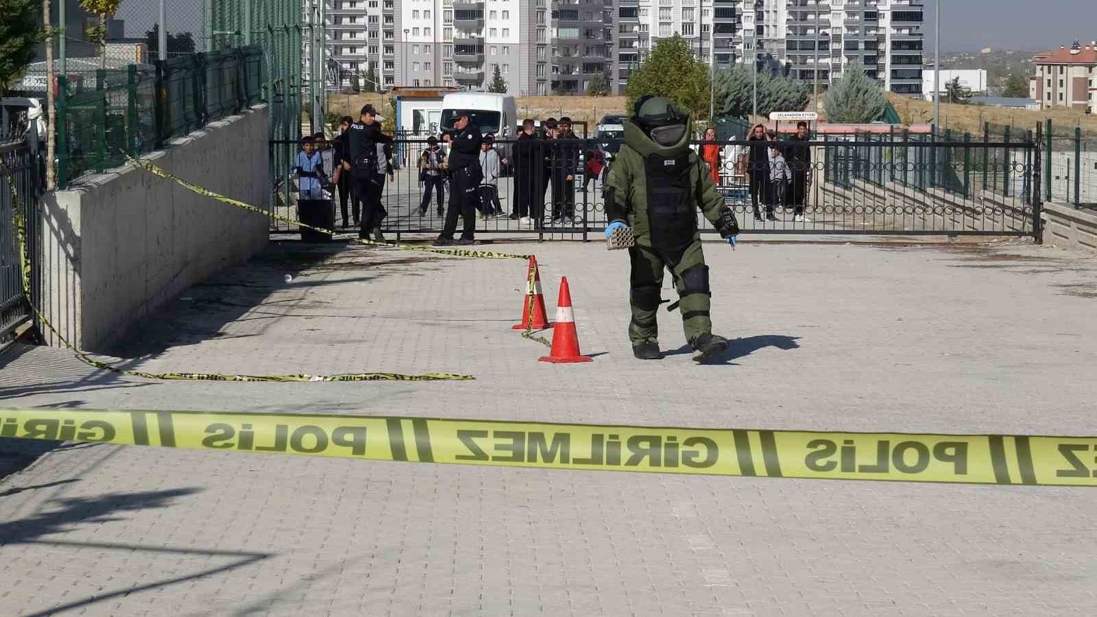 MALATYA'NIN YEŞİLYURT İLÇESİNDE BİR OKUL YERLEŞKESİNDE PARK HALİNDEKİ ARACIN ALTINDA BULUNAN HAVAİ...