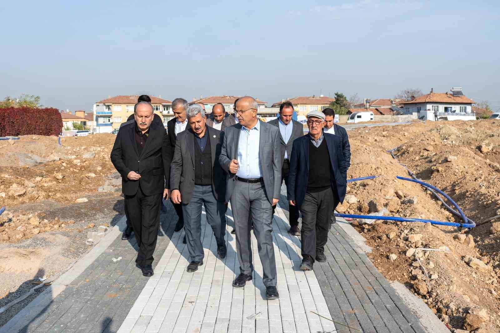 MALATYA BÜYÜKŞEHİR BELEDİYE BAŞKANI SAMİ ER, BAŞHARIK MAHALLESİNDE YAPIMI DEVAM EDEN GENÇLİK...