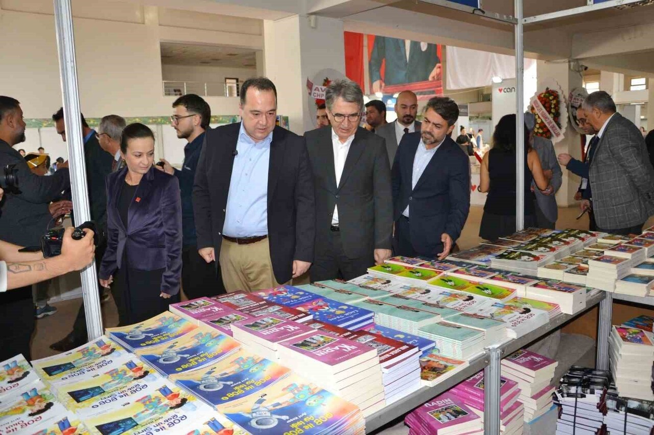 MANİSA'DA 8’İNCİ KEZ KAPILARINI AÇAN MANİSA KİTAP FUARI, YÜZLERCE YAYINEVİ, SÖYLEŞİ VE İMZA GÜNÜ...