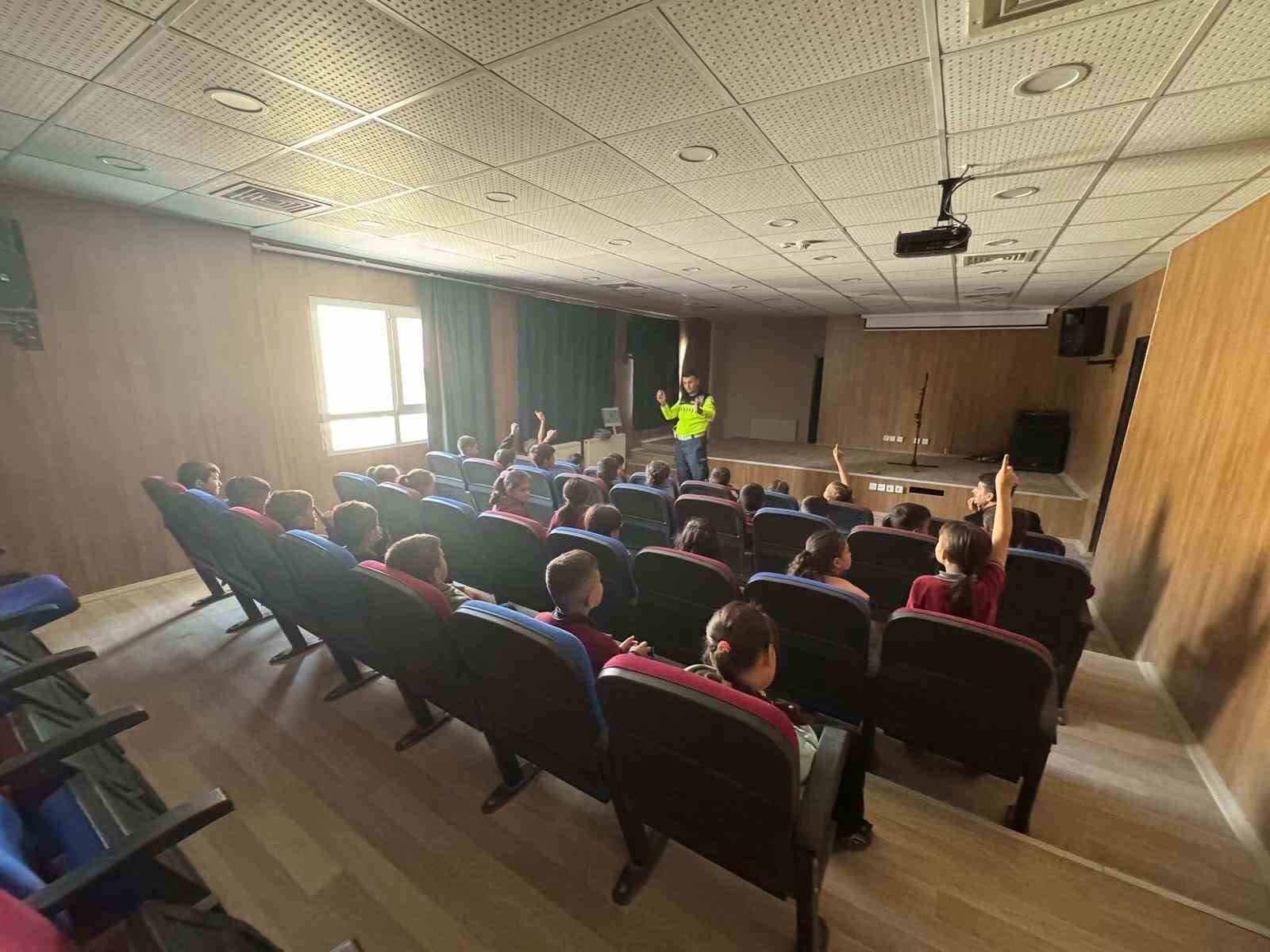 MANİSA'NIN SARIGÖL İLÇESİNE BAĞLI KARACAALİ MAHALLESİ’NDE JANDARMA EKİPLERİ TARAFINDAN 35...