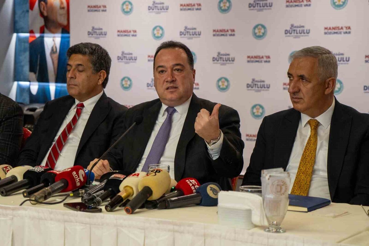 MANİSA BÜYÜKŞEHİR BELEDİYE BAŞKANI BESİM DUTLULU, AYLIK DÜZENLEDİĞİ BASIN TOPLANTISINDA JEOFİZİK...