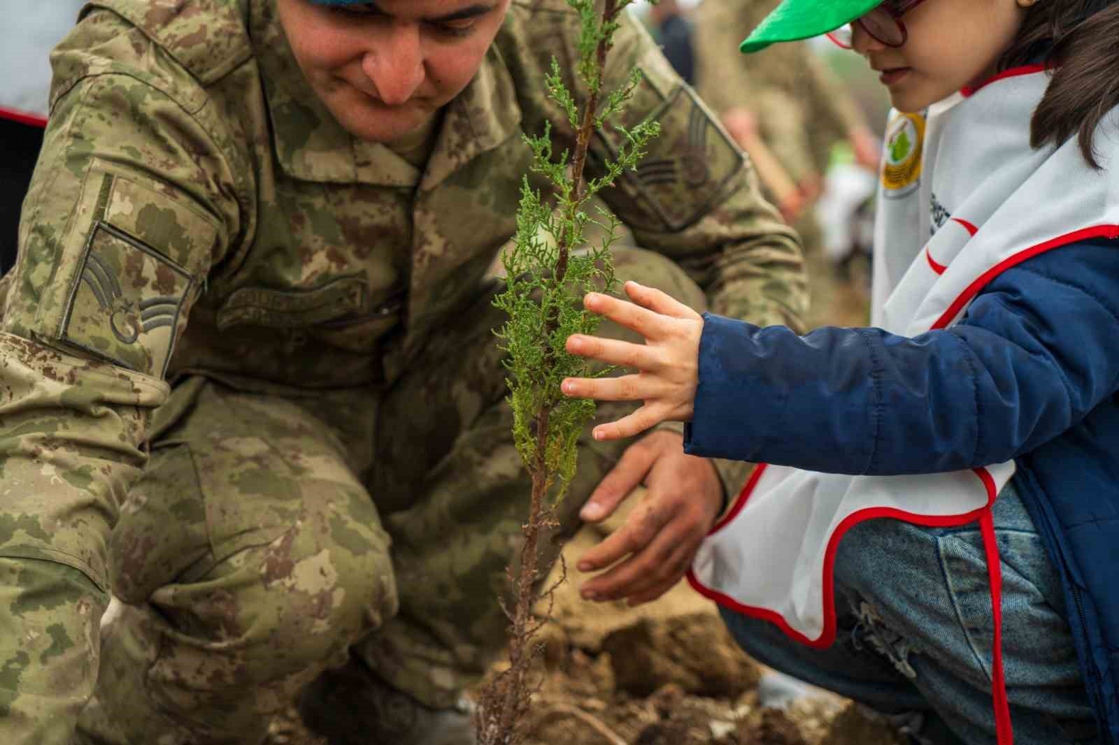 MANİSA’DA 11 KASIM MİLLİ AĞAÇLANDIRMA GÜNÜ DOLAYISIYLA YANGINDA KÜLE DÖNEN ORMANLIK ALANLARDA...