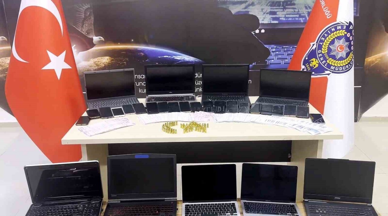 MANİSA İL EMNİYET MÜDÜRLÜĞÜ SİBER SUÇLARLA MÜCADELE ŞUBE MÜDÜRLÜĞÜ, MANİSA MERKEZLİ 8 İLDE EŞ...