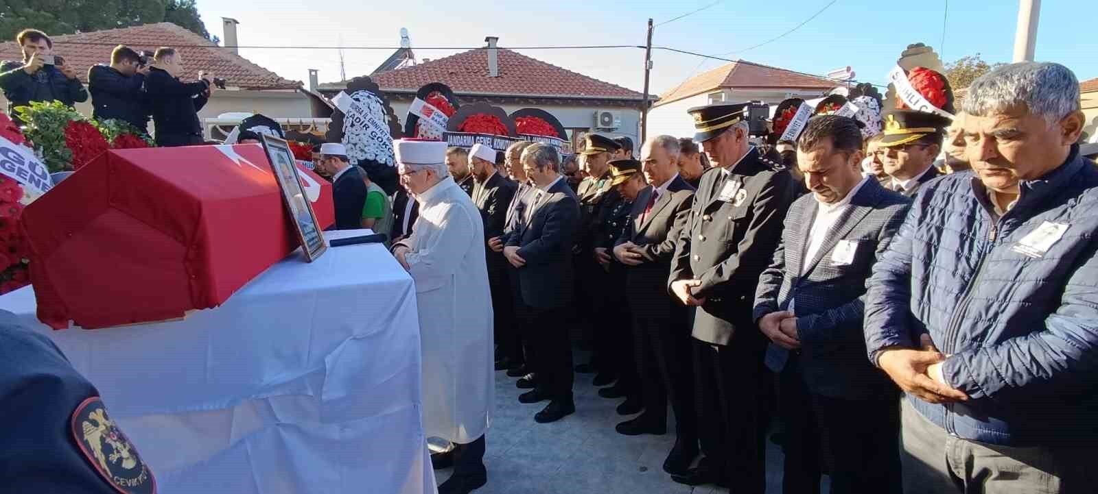 MANİSA’NIN ALAŞEHİR İLÇESİNDE SABAH SAATLERİNDE GÖREVİ BAŞINDAYKEN GEÇİRDİĞİ TRAFİK KAZASINDA...