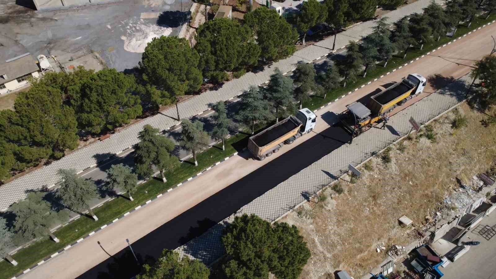 MANİSA’NIN DEMİRCİ İLÇESİNDE KARAYOLLARI AĞINDA BULUNAN 21 KİLOMETRELİK YOLA 3 KATMANLI SICAK...