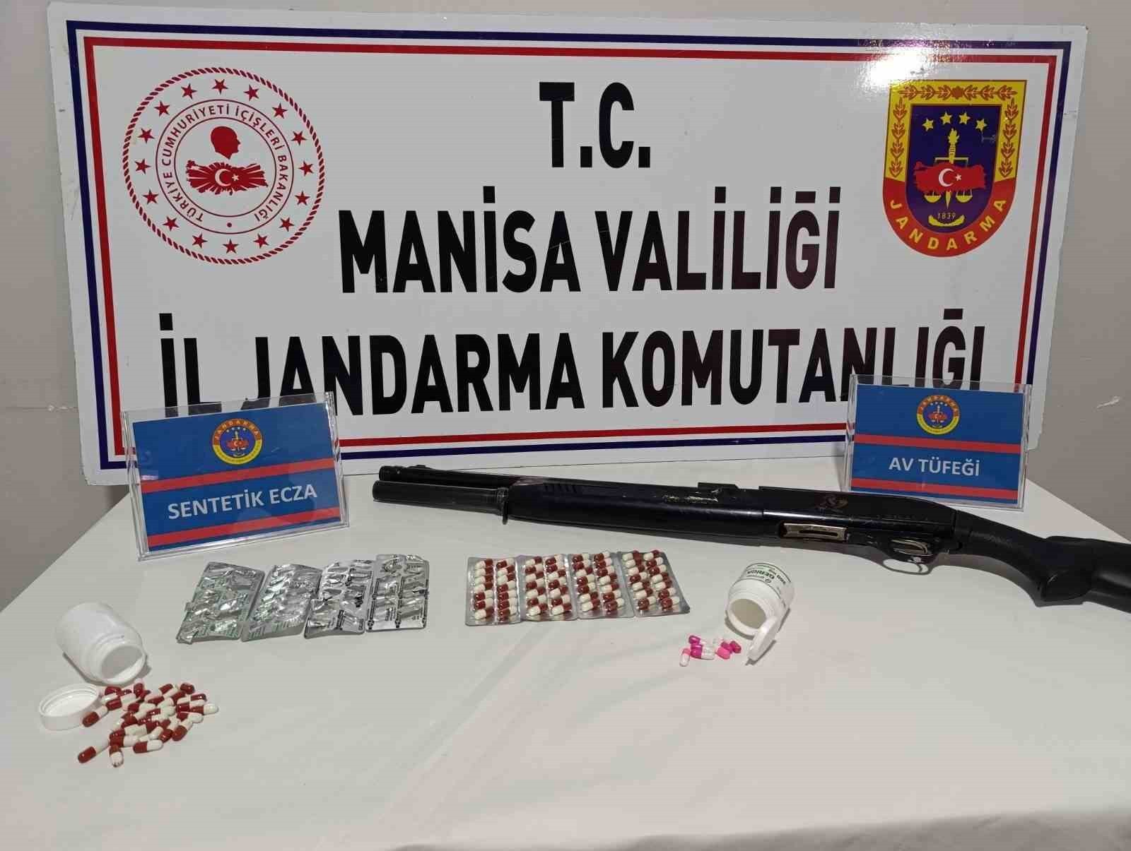 MANİSA’NIN SALİHLİ İLÇESİNDE JANDARMA EKİPLERİ TARAFINDAN BİR EVE DÜZENLENEN OPERASYONDA...
