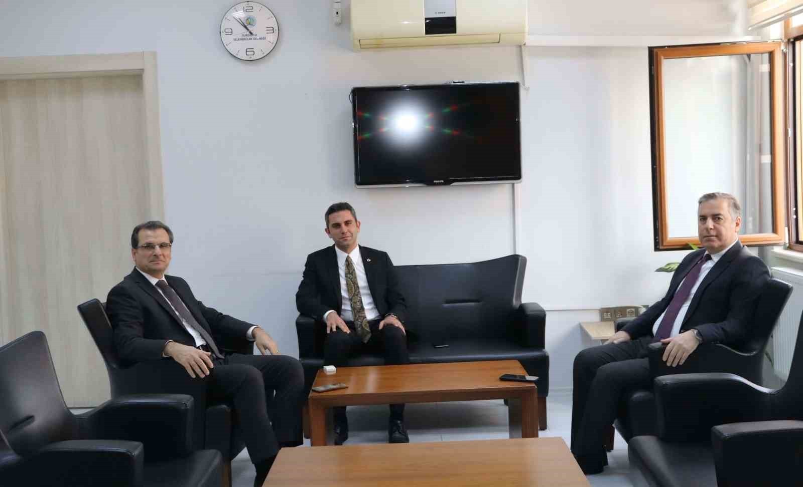 MANİSA’NIN TURGUTLU KAYMAKAMI SELAMİ KAPANKAYA İLE SALİHLİ KAYMAKAMI ALİ GÜLDOĞAN İÇİŞLERİ...