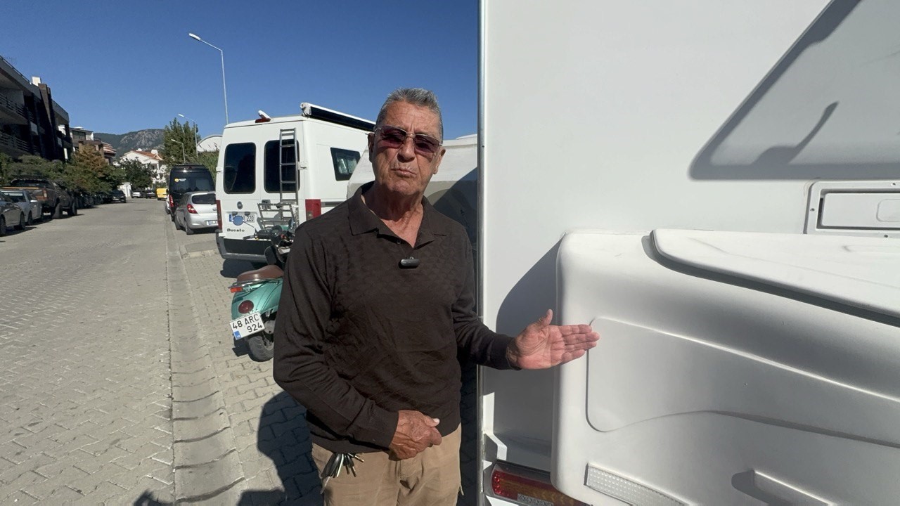 MARMARİS'TE KARAVANDA YAŞAYAN EMEKLİYE BELEDİYEDEN "BARINMA TUTANAĞI" ŞOKU