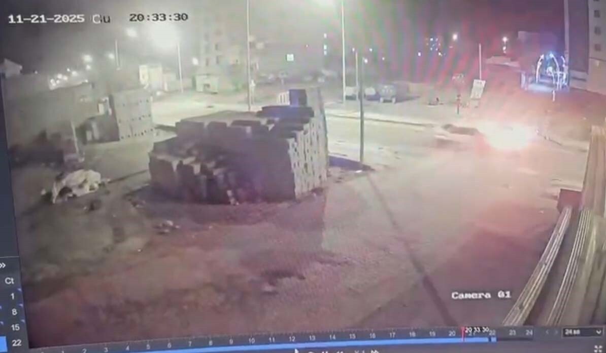 MAZIDAĞI’NDA 3 KİŞİN YARALANDIĞI KAZA GÜVENLİK KAMERASINA YANSIDI