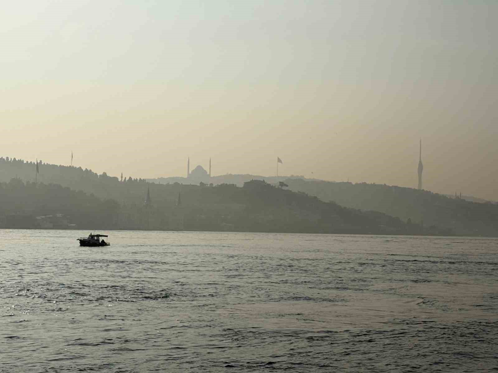 MEGAKENT İSTANBUL’DA SABAHIN ERKEN SAATLERİNDEN İTİBAREN ETKİLİ OLAN VE TRAFİKTE YOĞUNLUĞA NEDEN...
