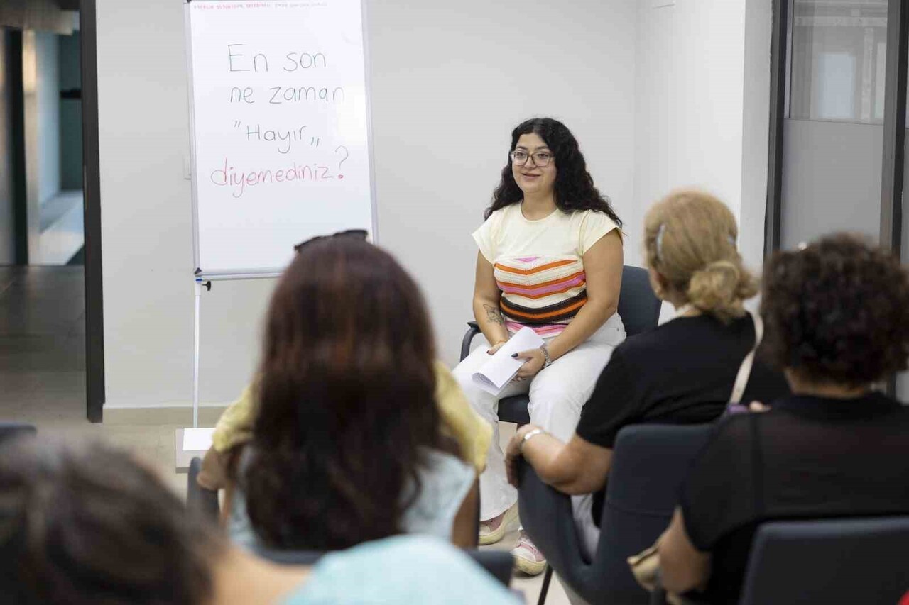 MERSİN BÜYÜKŞEHİR BELEDİYESİ, KADINLARIN KENDİNİ İFADE ETMESİNİ VE GÜNLÜK HAYATTA SAĞLIKLI...