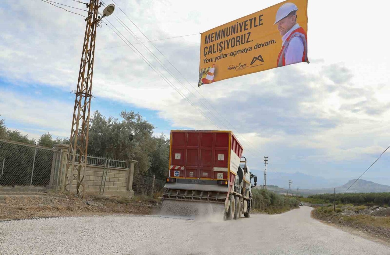 MERSİN BÜYÜKŞEHİR BELEDİYESİ, MUT’UN EN ÜCRA MAHALLELERİNDE YÜRÜTTÜĞÜ YOL GENİŞLETME VE ASFALTLAMA...