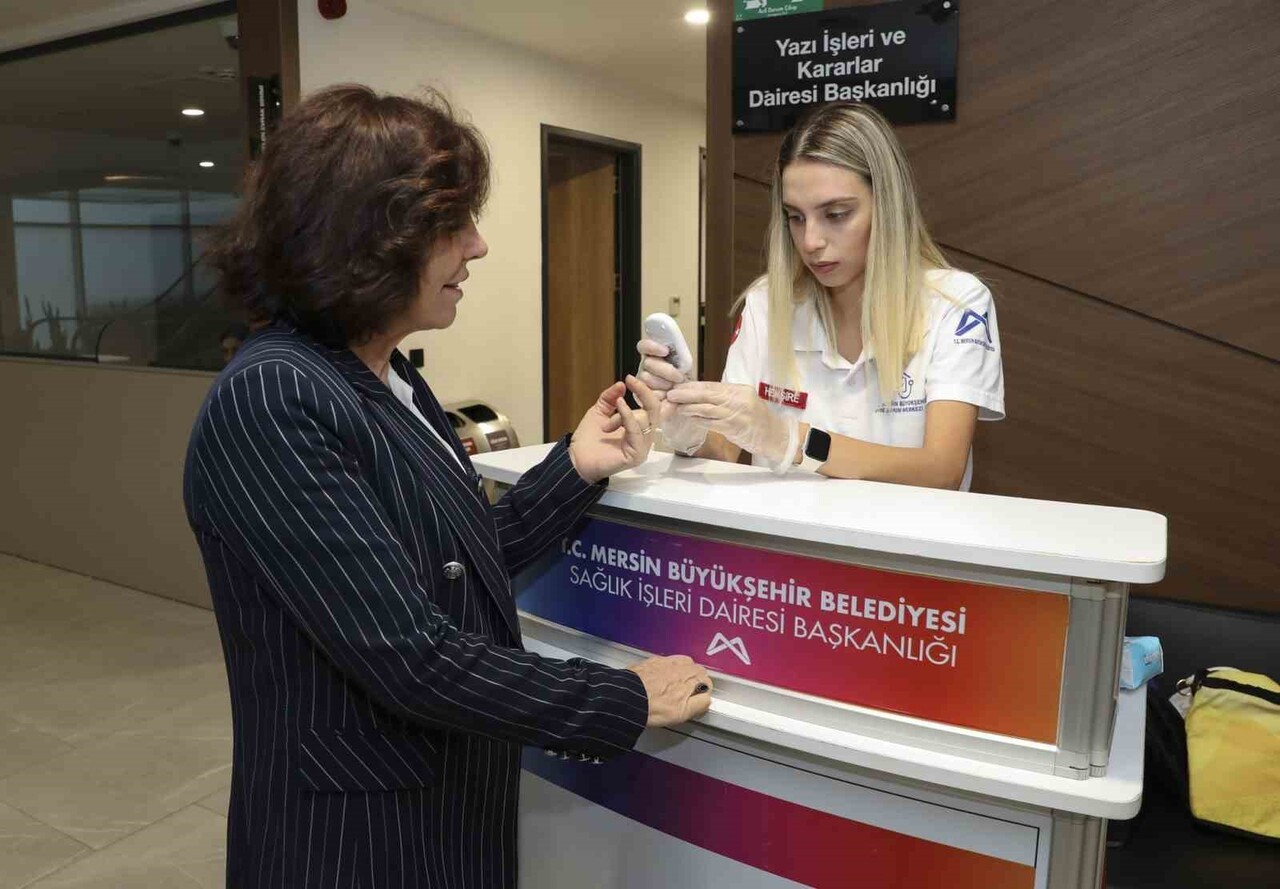 MERSİN’DE ‘DÜNYA DİYABET GÜNÜ’ KAPSAMINDA BELEDİYE PERSONELİNE ÜCRETSİZ ŞEKER ÖLÇÜMÜ YAPILARAK...