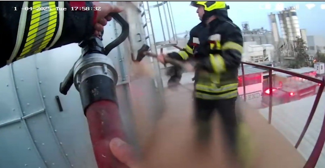 MERSİN’İN MERKEZ TOROSLAR İLÇESİNDE BİR MOBİLYA İMALATHANESİNE AİT TALAŞ DEPOLAMA SİLOSUNDA ÇIKAN...