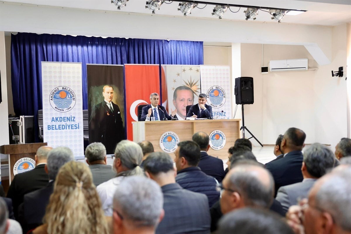 MERSİN VALİSİ ATİLLA TOROS, AKDENİZ İLÇESİNDEKİ MAHALLE MUHTARLARIYLA BİR ARAYA GELEREK TALEP VE...