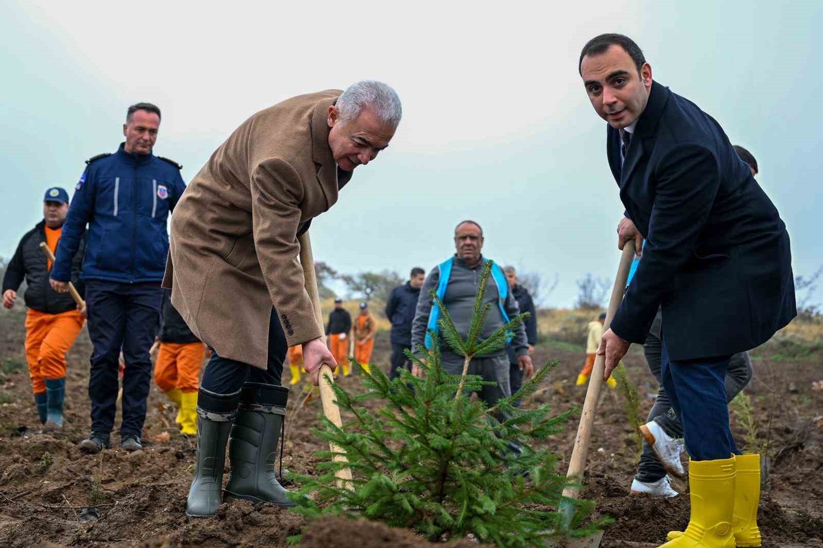 MİLLİ AĞAÇLANDIRMA GÜNÜ’NDE KIRKLARELİ'NDE FİDANLAR TOPRAKLA BULUŞTU