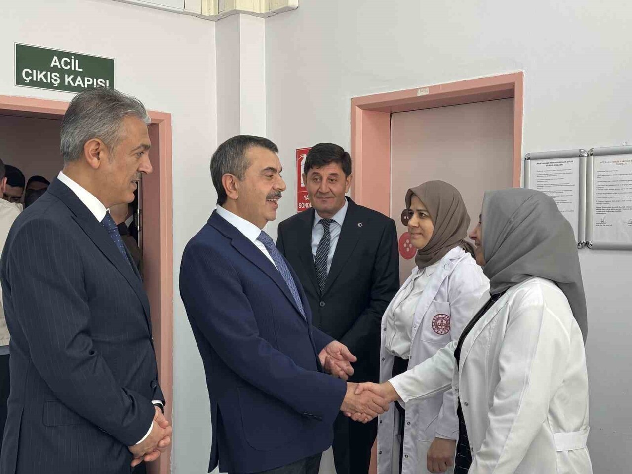 MİLLİ EĞİTİM BAKANI YUSUF TEKİN, BİR DİZİ TEMAS VE İNCELEMELERDE BULUNMAK ÜZERE MARDİN’E GELEREK...