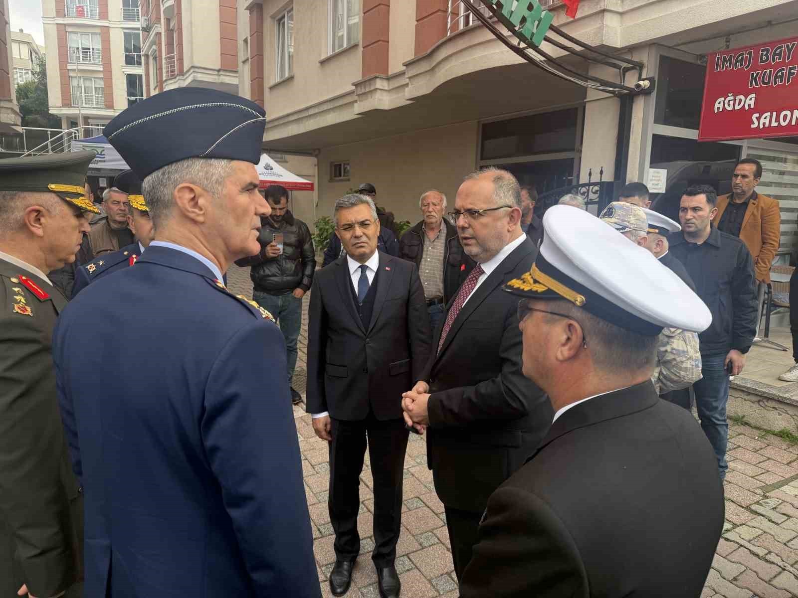 MİLLİ SAVUNMA ÜNİVERSİTESİ REKTÖRÜ PROF. DR. ERHAN AFYONCU, ŞEHİT HAVA PİLOT YARBAY GÖKHAN...