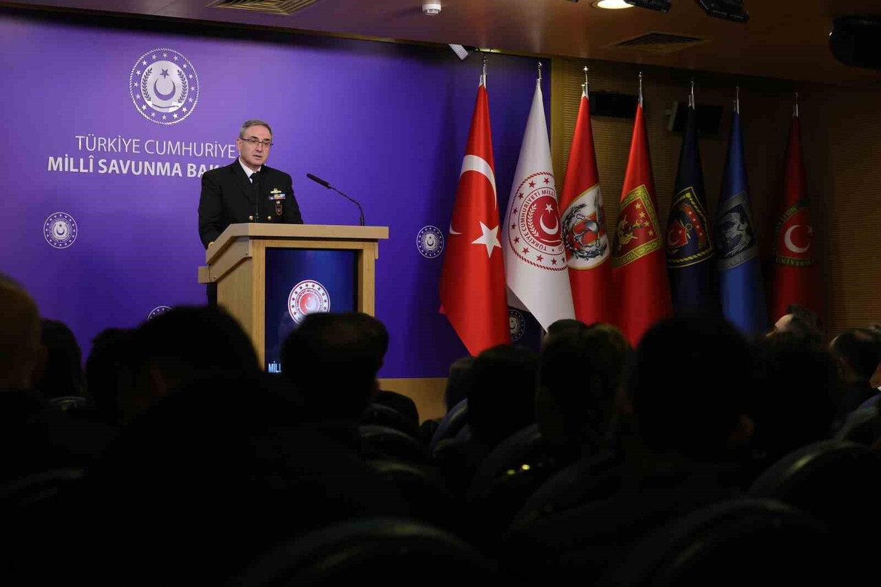 MSB BASIN HALKLA İLİŞKİLER MÜŞAVİRİ VE BAKANLIK SÖZCÜSÜ TUĞAMİRAL ZEKİ AKTÜRK AÇIKLAMALARDA...