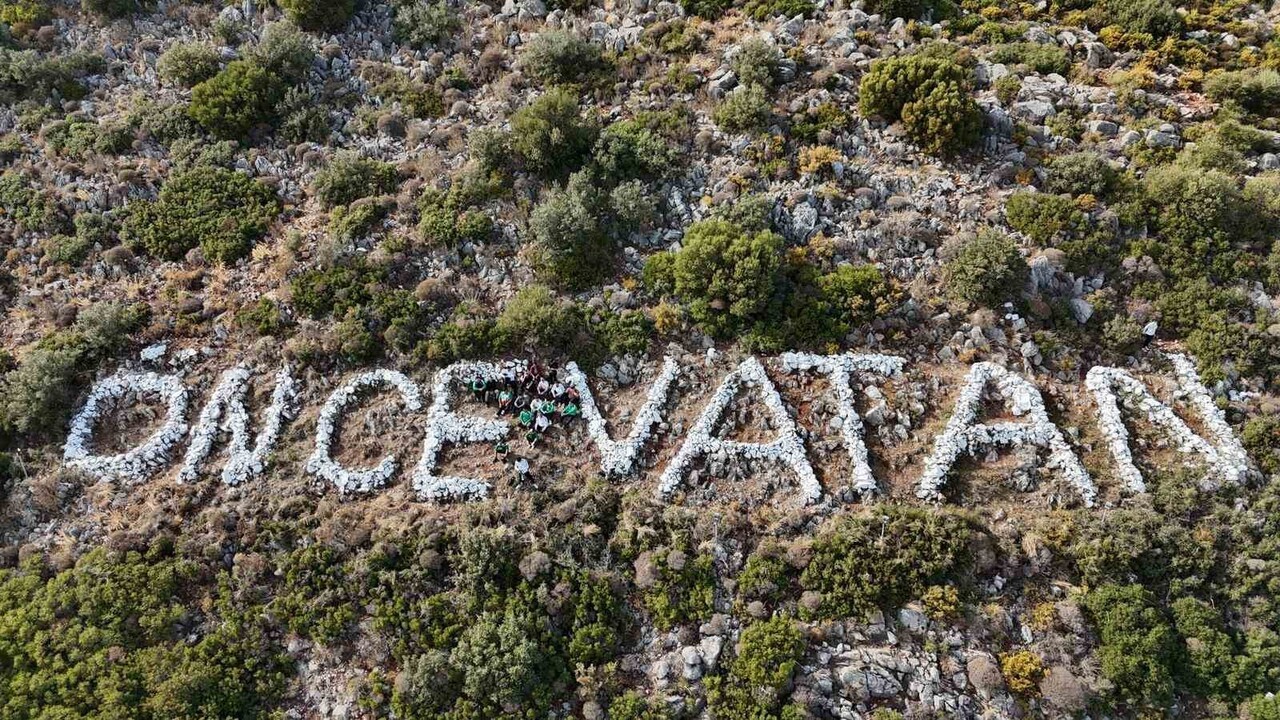 MUĞLA'NIN DATÇA İLÇESİNİN SİMGELERİNDEN BİRİ HALİNE GELEN VE HER YERDEN GÖRÜNEN 'ÖNCE VATAN'...