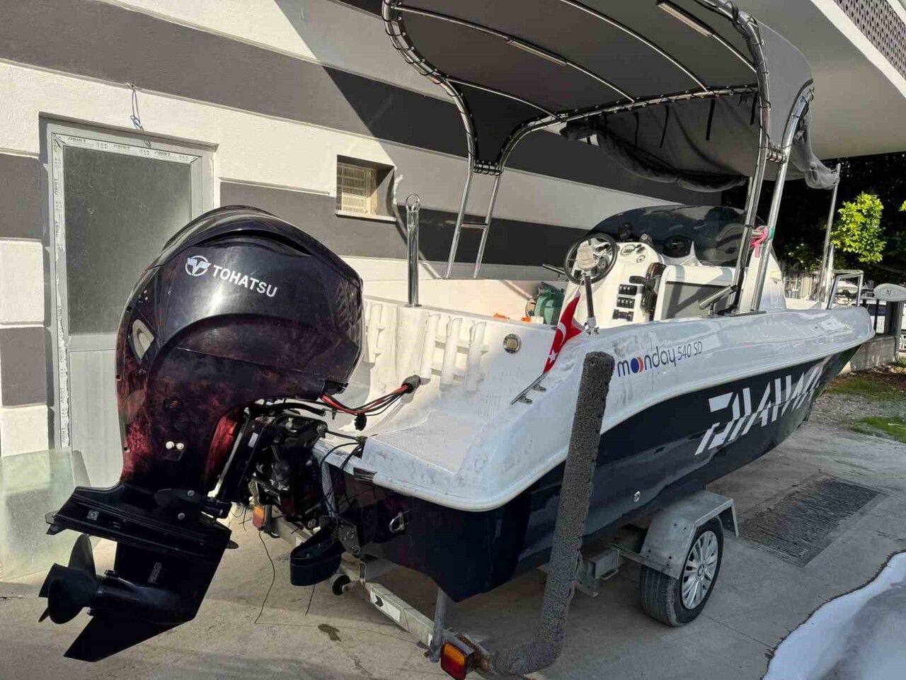 MUĞLA'NIN ORTACA İLÇESİNDE SABAHA KARŞI PARK HALİNDEKİ BİR TEKNEYİ ÇALMAK İSTEYEN İSTEYEN KAR...