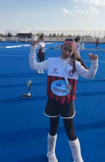 MUĞLA'NIN ŞAMPİYON KIZLARINDAN KONYA'DA EFSANE KUTLAMA ŞAMPİYONLUK ZEYBEK İLE TAÇLANDI